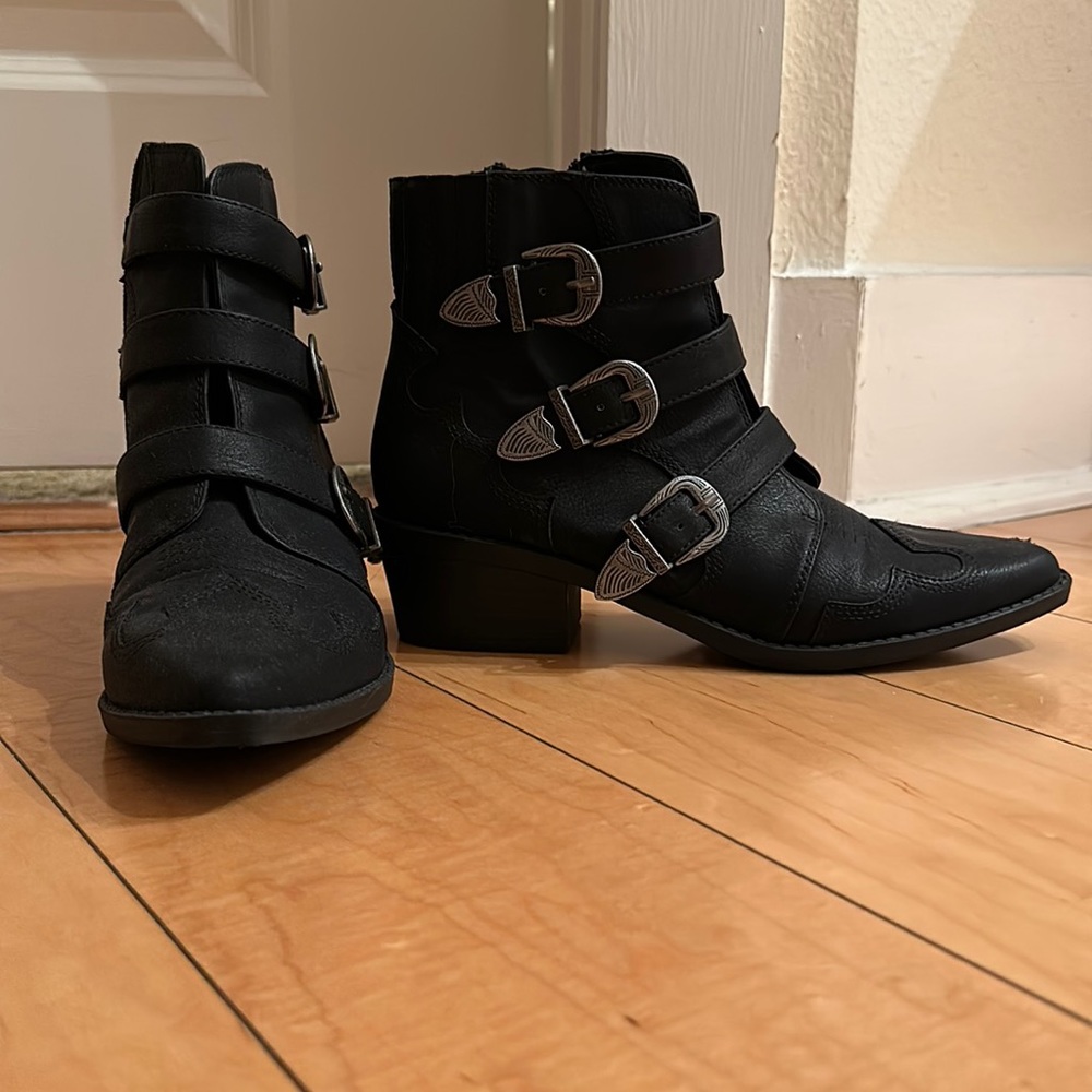 Indigo Rd black buckle cowgirl booties